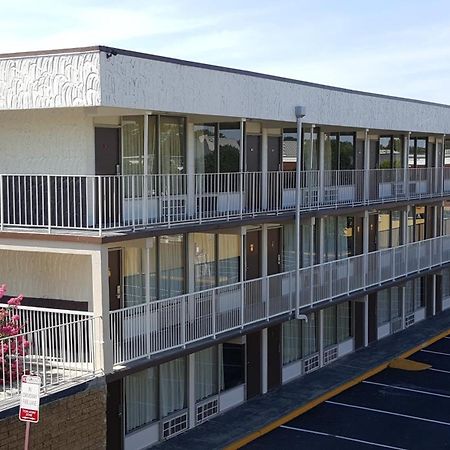 Regency Inn Richmond Dumbarton 외부 사진