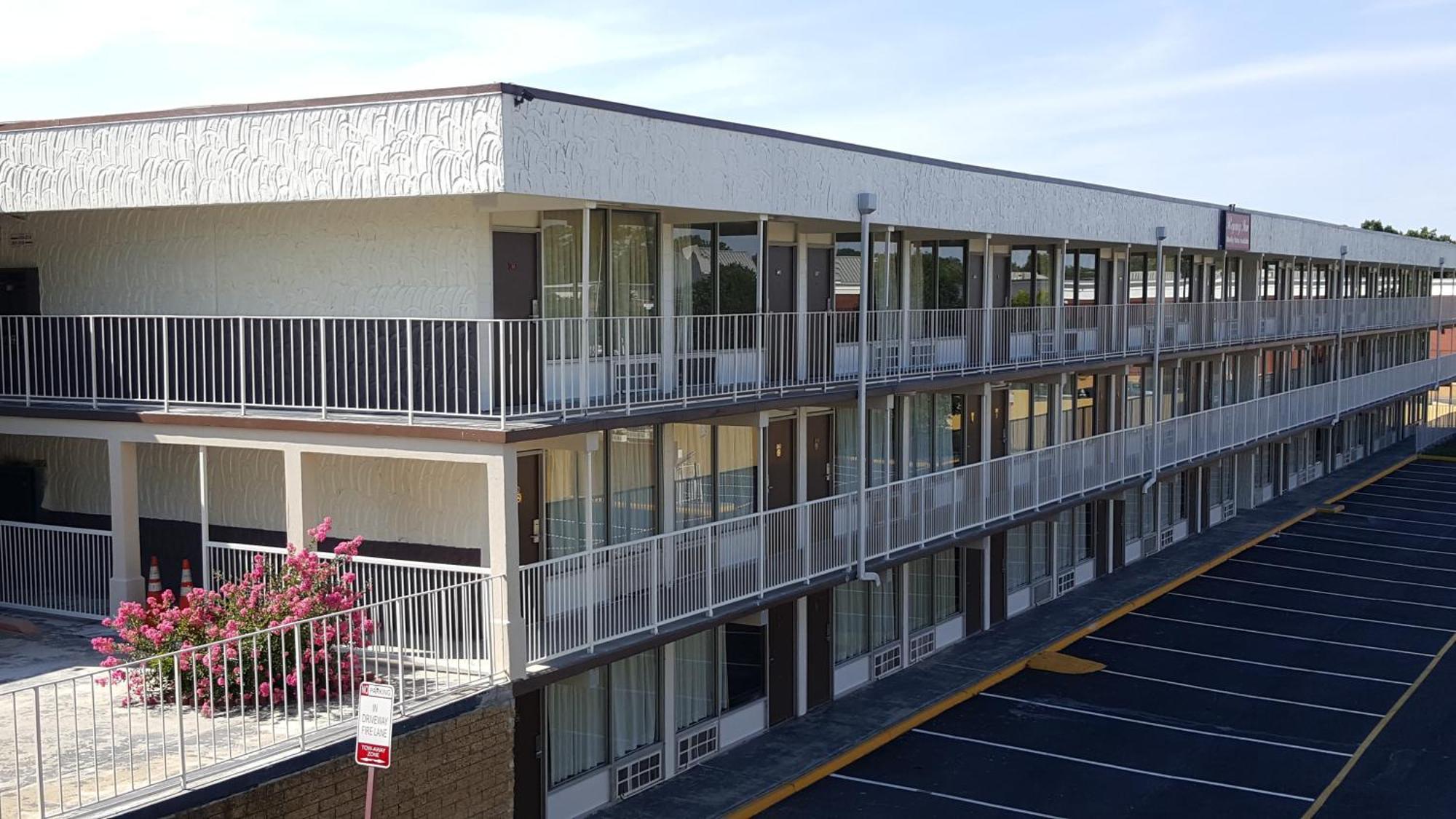 Regency Inn Richmond Dumbarton 외부 사진