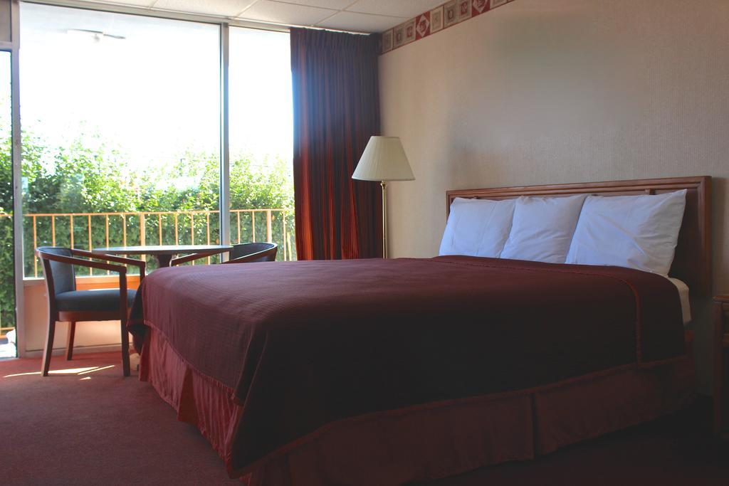 Regency Inn Richmond Dumbarton 외부 사진