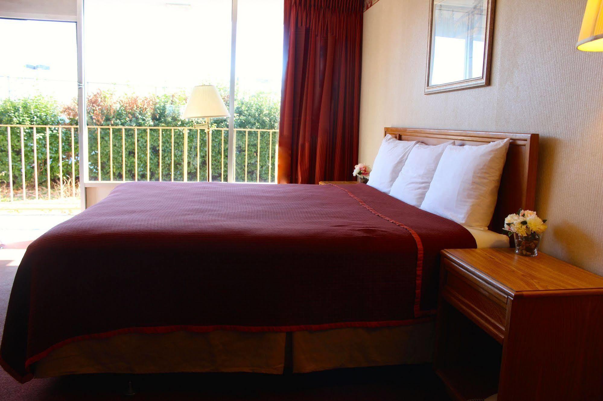 Regency Inn Richmond Dumbarton 외부 사진