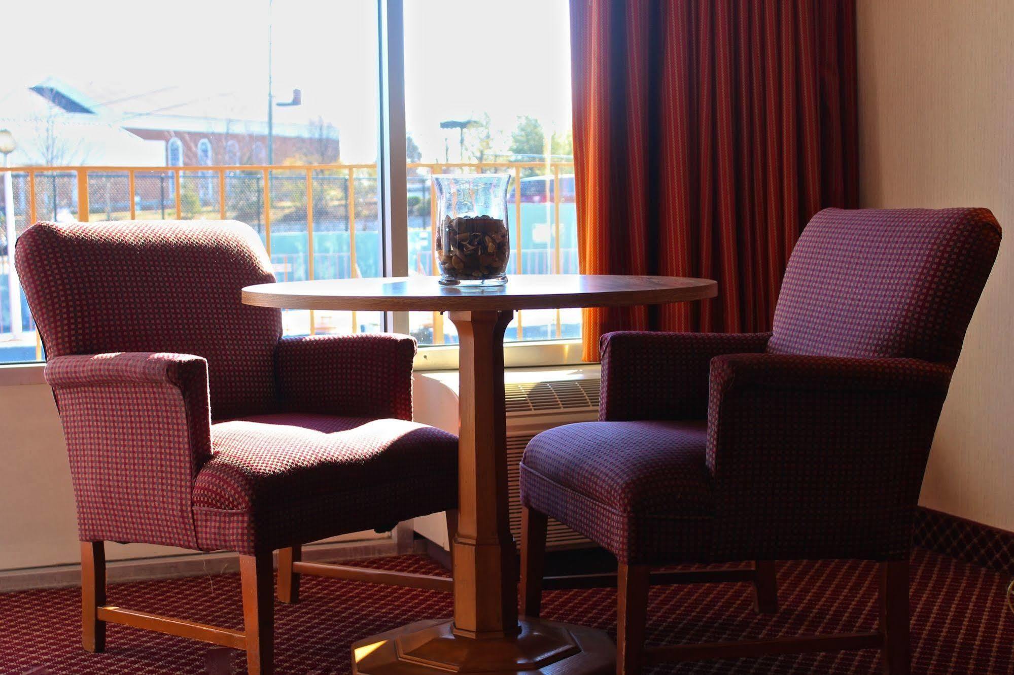 Regency Inn Richmond Dumbarton 외부 사진