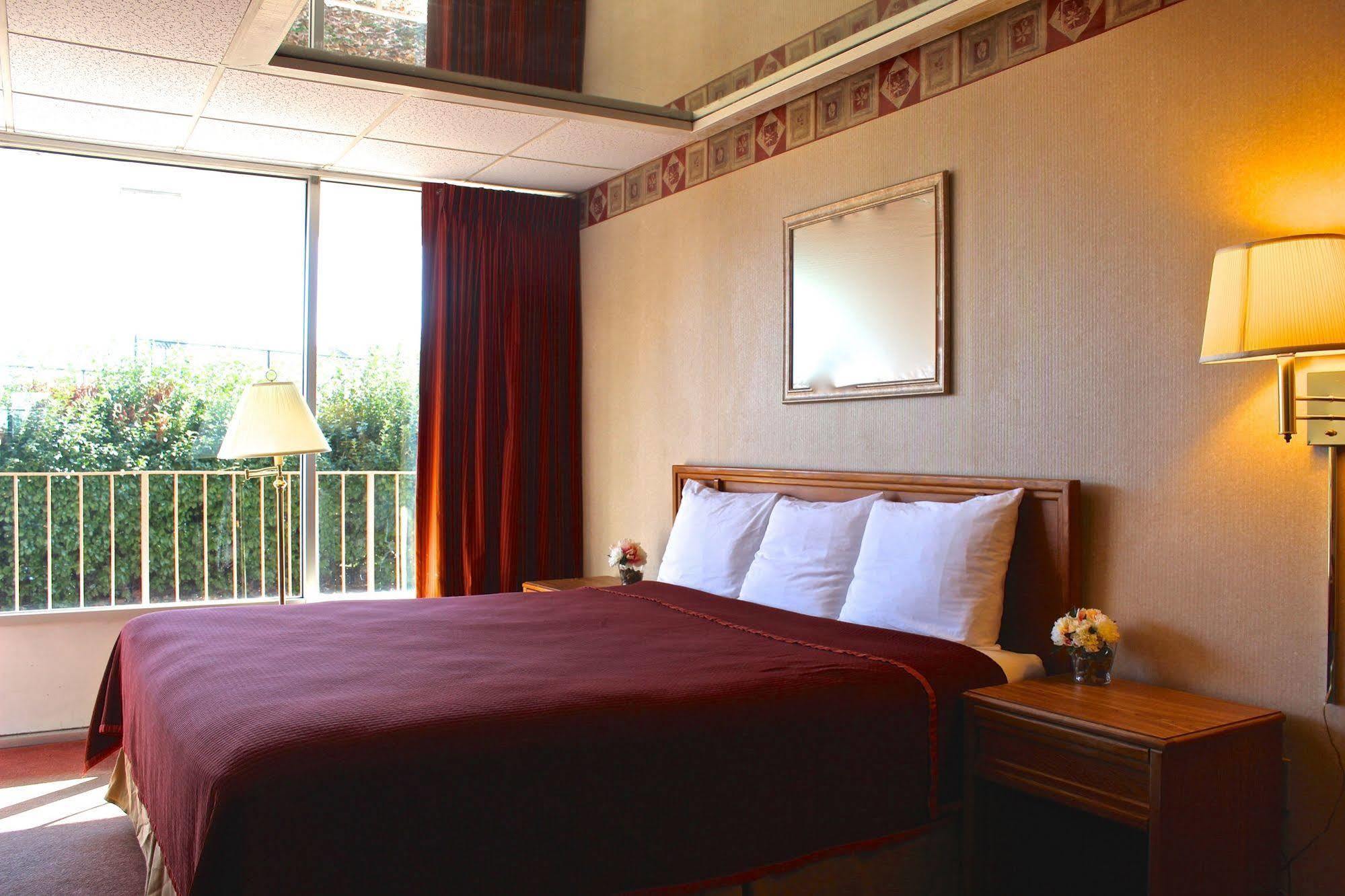 Regency Inn Richmond Dumbarton 외부 사진